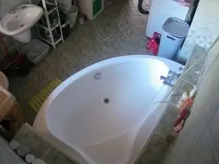 Voyeurcam-julmodels-bath-1st-1  live sex cam