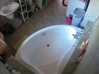 Voyeurcam-julmodels-bath-1st-1  live sex cam