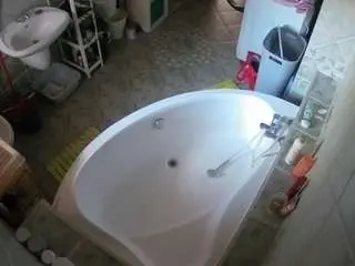 Voyeurcam-julmodels-bath-1st-1  live sex cam