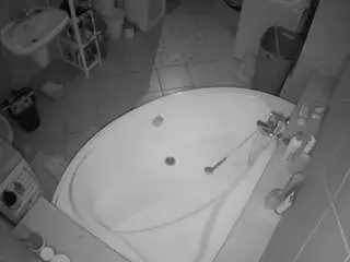 Voyeurcam-julmodels-bath-1st-1  live sex cam