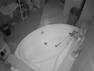 Voyeurcam-julmodels-bath-1st-1  live sex cam