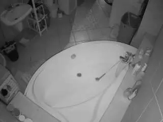 Voyeurcam-julmodels-bath-1st-1  live sex cam