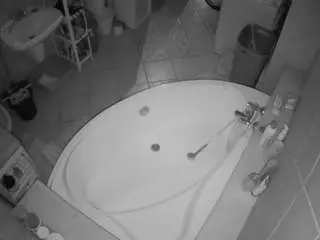 Voyeurcam-julmodels-bath-1st-1  live sex cam