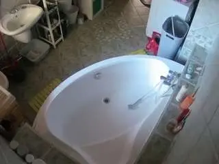 Voyeurcam-julmodels-bath-1st-1  live sex cam