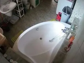 Voyeurcam-julmodels-bath-1st-1  live sex cam