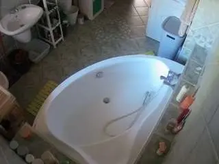 Voyeurcam-julmodels-bath-1st-1  live sex cam