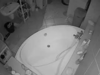 Voyeurcam-julmodels-bath-1st-1  live sex cam