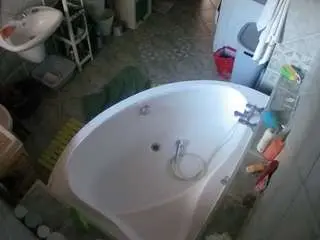 Voyeurcam-julmodels-bath-1st-1  live sex cam