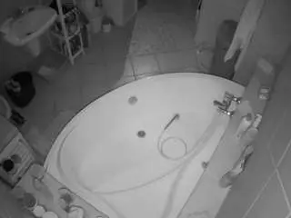 Voyeurcam-julmodels-bath-1st-1  live sex cam