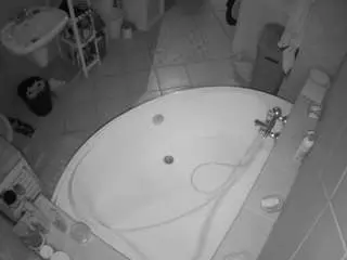 Voyeurcam-julmodels-bath-1st-1  live sex cam