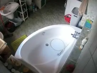 Voyeurcam-julmodels-bath-1st-1  live sex cam