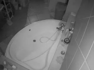 Voyeurcam-julmodels-bath-1st-1  live sex cam