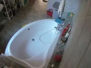 Voyeurcam-julmodels-bath-1st-1  live sex cam