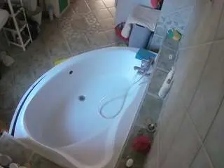 Voyeurcam-julmodels-bath-1st-1  live sex cam