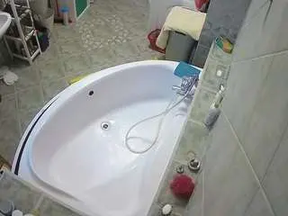 Voyeurcam-julmodels-bath-1st-1  live sex cam