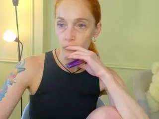 Breeterner  live sex cam
