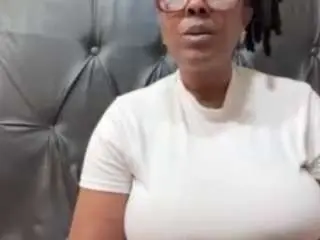 Ebonyboobsmilk  live sex cam