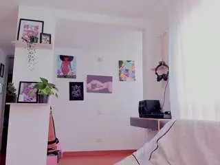 Karlyee  live sex cam