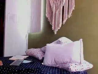 Karlyee  live sex cam