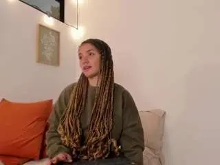 Karlyee  live sex cam