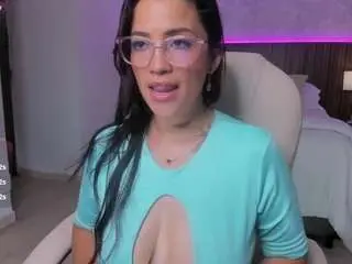 Megann-williamss  live sex cam