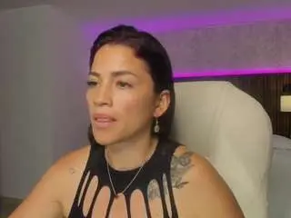 Megann-williamss  live sex cam