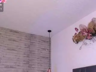 Tinnahottie  live sex cam