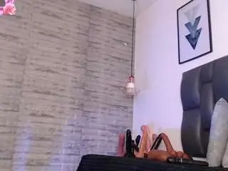 Tinnahottie  live sex cam