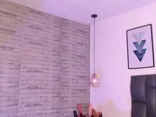 Tinnahottie  live sex cam