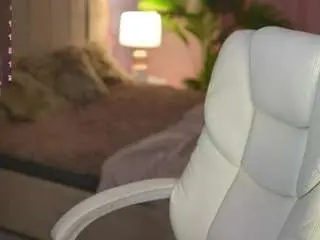 Oliviamore  live sex cam