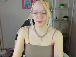 Rocket-bunnyy  live sex cam