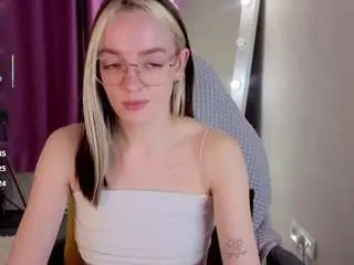 Rocket-bunnyy  live sex cam