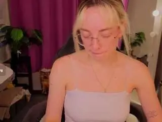 Rocket-bunnyy  live sex cam