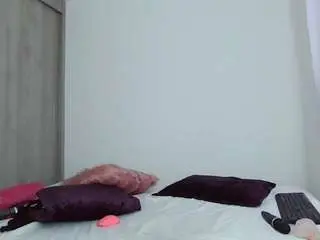 Bluediamond18  live sex cam