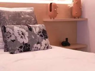 Ivyellis  live sex cam