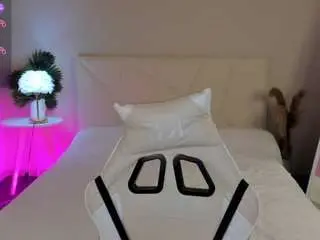 Kira-lure  live sex cam