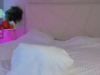 Kira-lure  live sex cam