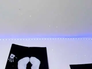 Krisleen18  live sex cam