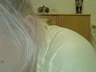 Curvywildlady30  live sex cam