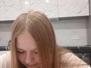 Carlinemcfield  live sex cam