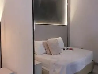 Mia-slora  live sex cam