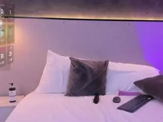 Mia-slora  live sex cam