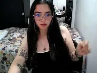 Cameliasaenz  live sex cam