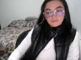 Cameliasaenz  live sex cam