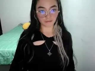 Cameliasaenz  live sex cam