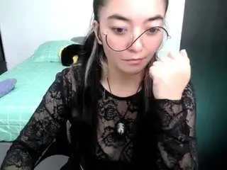 Cameliasaenz  live sex cam