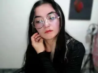 Cameliasaenz  live sex cam