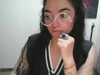 Cameliasaenz  live sex cam