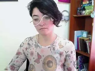 Cameliasaenz  live sex cam