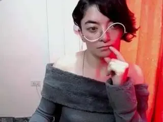 Cameliasaenz  live sex cam